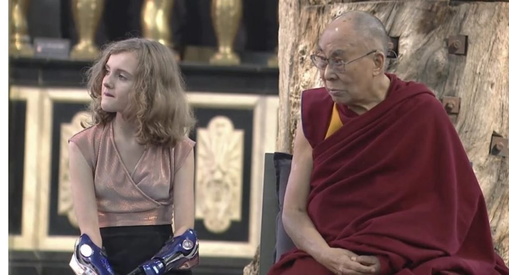 Dalai Lama y Tilly Lockey 1