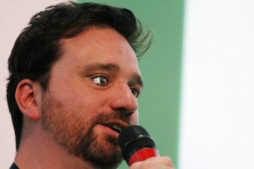 Rob Spence instalo una cámara dentro de su ojo* ART LAB