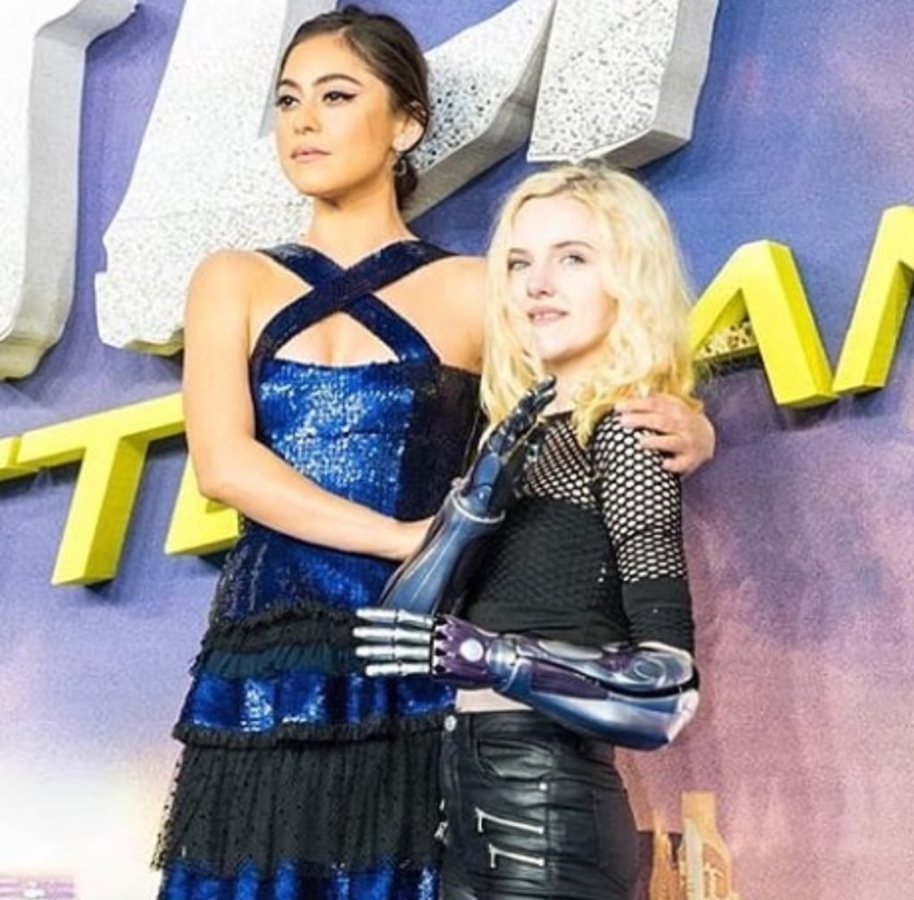 Actris Rosa Salazar y Tilly en la Premier Londres